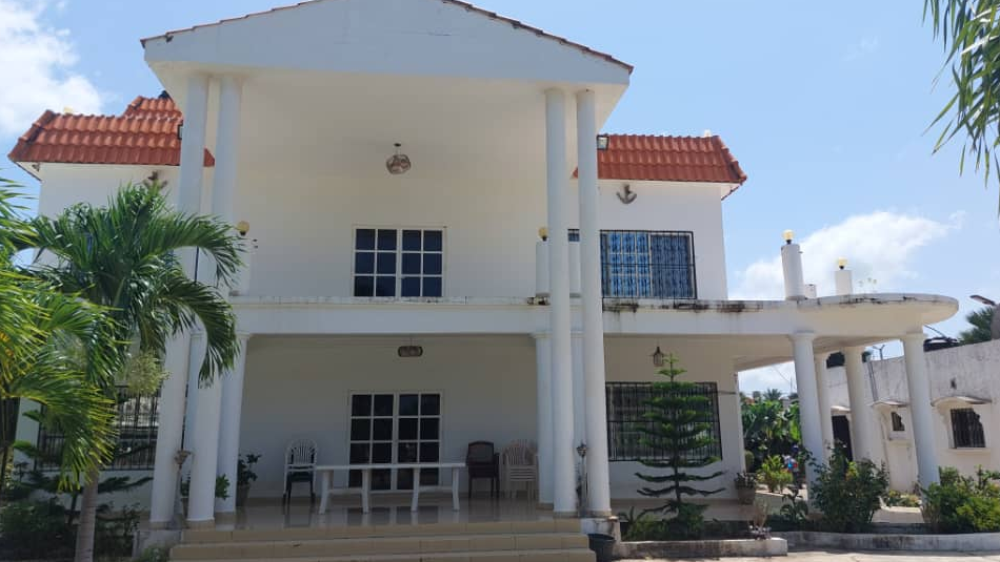 product-name:Amazing pool villa for sale | Brufut Heights ,supplier-name:Gamrealty Rea-estate