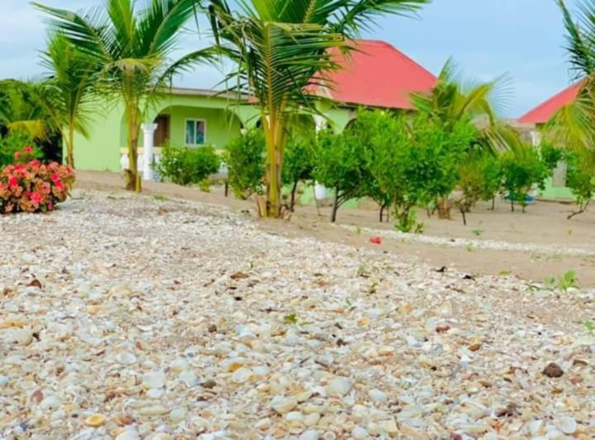Bosofet Beach and Creek Lodge logo