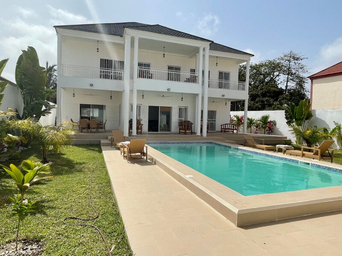 Shells Villa logo